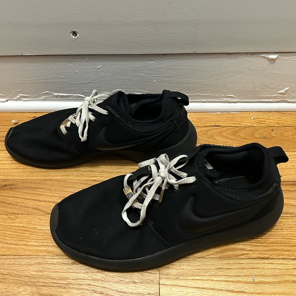Nike Roshe Run v2